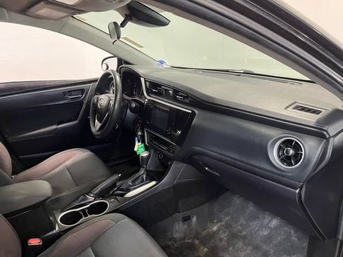 Used 2018 Toyota Corolla LE FWD image 11