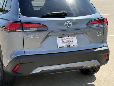 Used 2025 Toyota Corolla Cross XLE w/ Convenience Package AWD/4WD image 6
