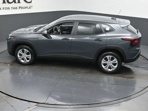 New 2026 Chevrolet Trax LS FWD image 21