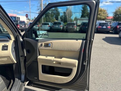 Used 2013 Ford Flex SE image 25