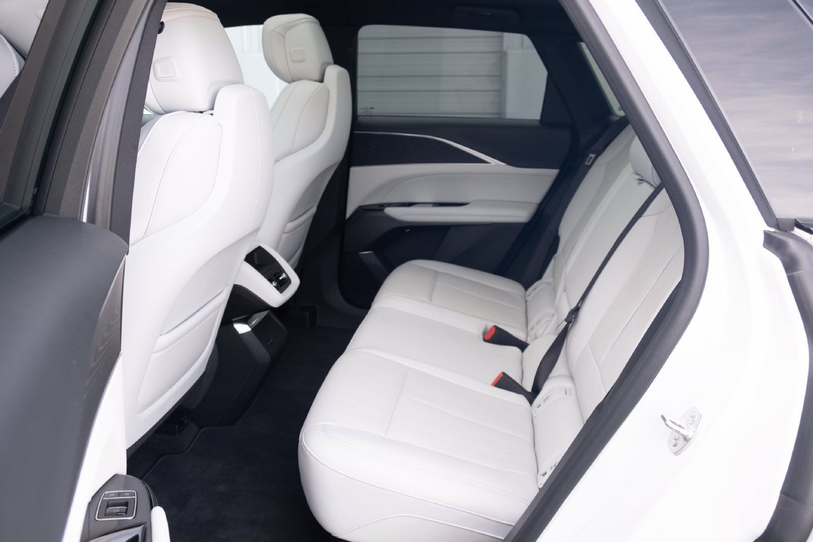 Used 2024 Cadillac Lyriq Luxury AWD/4WD image 17