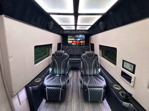 Used 2021 Mercedes-Benz Sprinter 3500 image 28