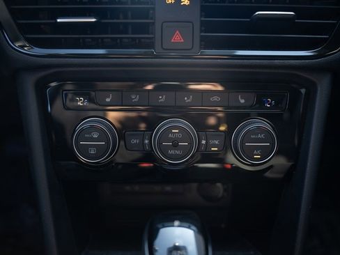 Used 2024 Volkswagen Taos SE image 26