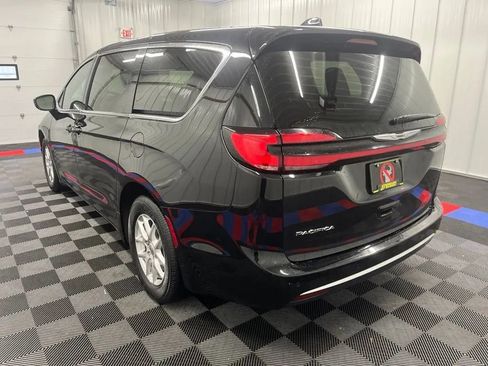 Used 2025 Chrysler Pacifica Select FWD image 6
