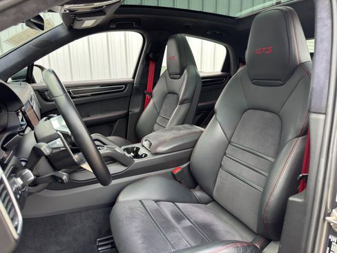 Used 2022 Porsche Cayenne GTS w/ Premium Package image 41