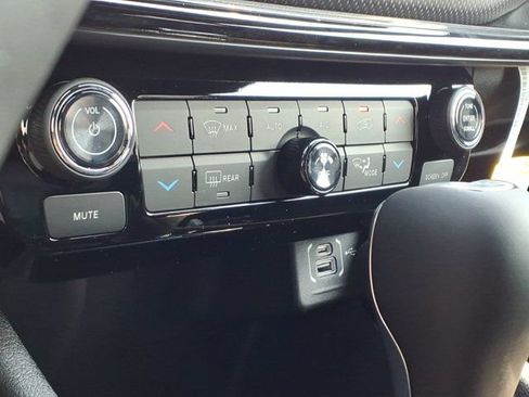 New 2026 Jeep Compass Latitude AWD/4WD image 8