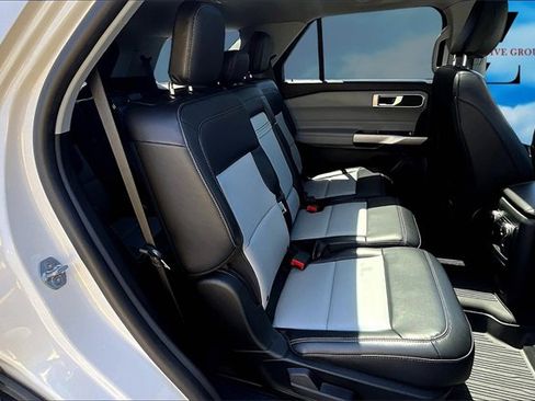 Certified 2022 Ford Explorer XLT w/ Equipment Group 202A image 27