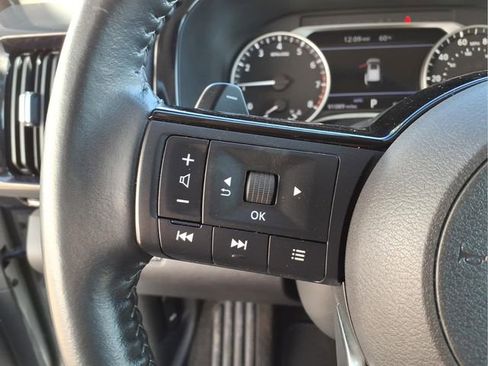 Used 2023 Nissan Pathfinder SV image 17