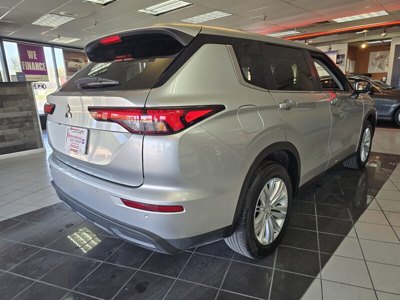 Used 2024 Mitsubishi Outlander ES FWD image 4