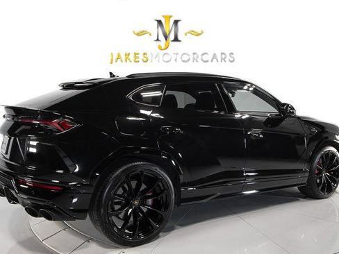 Used 2022 Lamborghini Urus image 10
