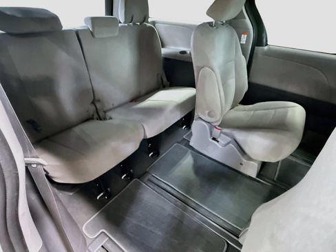 Used 2020 Toyota Sienna L FWD image 25