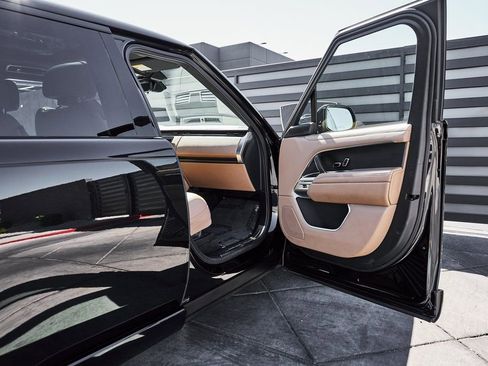 Used 2025 Land Rover Range Rover Long Wheelbase SE image 22