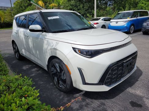 Used 2023 Kia Soul GT-Line w/ GT-Line Technology Package FWD image 2