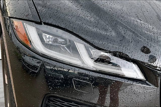 Used 2026 Jaguar F-PACE R-Dynamic S AWD/4WD image 30