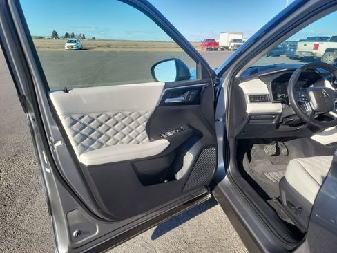 Used 2023 Mitsubishi Outlander SEL image 13