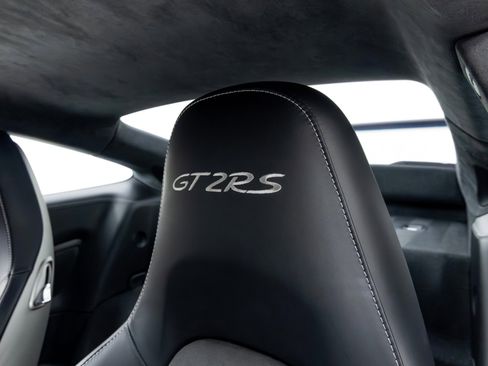 Used 2018 Porsche 911 GT2 RS image 16