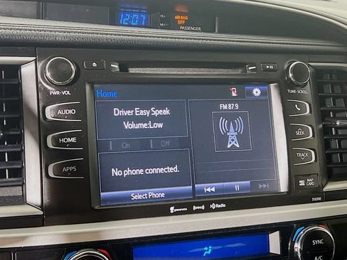 Used 2019 Toyota Highlander SE w/ Nightshade Edition AWD/4WD image 13