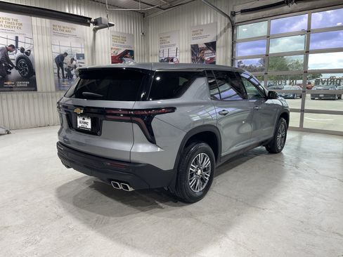 Used 2024 Chevrolet Traverse LS AWD/4WD image 8