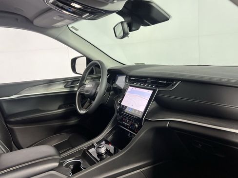 Used 2023 Jeep Grand Cherokee Limited image 32