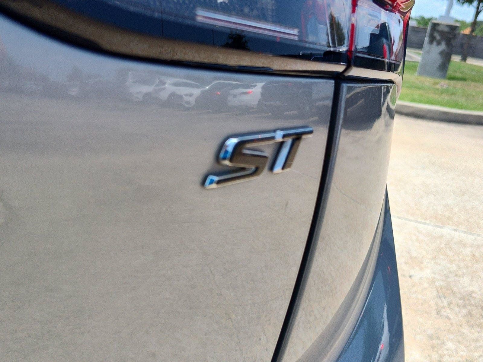 Used 2023 Buick Envision Essence w/ Sport Touring Package FWD image 6