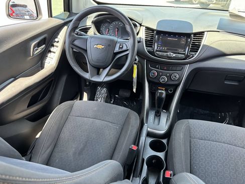 Used 2020 Chevrolet Trax LS FWD image 12
