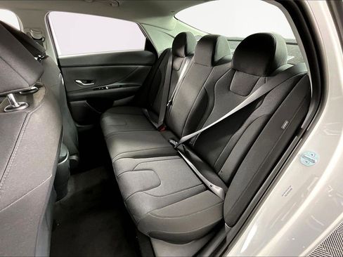 New 2026 Hyundai Elantra SE FWD image 17