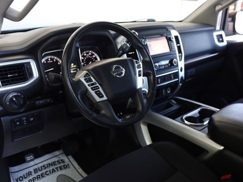Used 2017 Nissan Titan SV AWD/4WD image 12