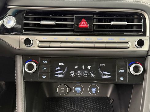 Used 2025 Genesis G70 2.5T image 30