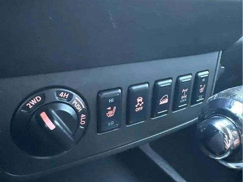 Used 2014 Nissan Xterra PRO-4X w/ Pro-4x Leather Package image 27