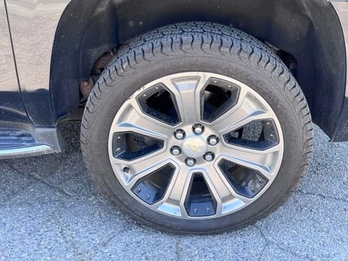Used 2019 Chevrolet Suburban Premier AWD/4WD image 12