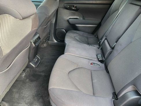 Used 2023 Toyota Highlander LE FWD image 29