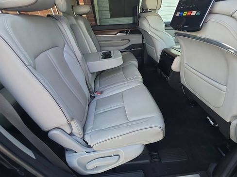 Used 2022 Jeep Grand Wagoneer Series II w/ Convenience Group III AWD/4WD image 26