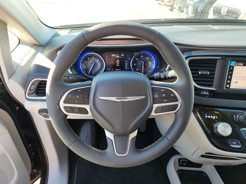 Used 2024 Chrysler Voyager LX image 16