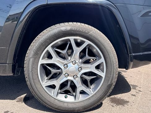Used 2020 Jeep Grand Cherokee Overland AWD/4WD image 31