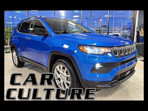 Used 2022 Jeep Compass Latitude image 1