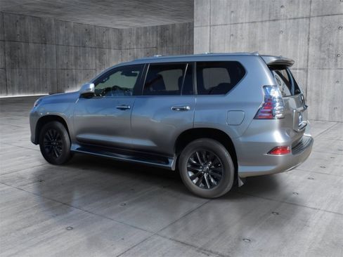 Used 2020 Lexus GX 460 Premium w/ Premium Package image 2