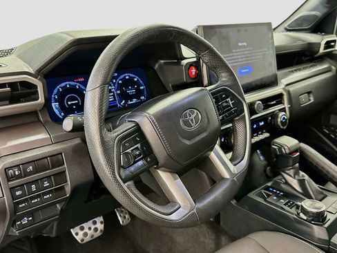 Used 2025 Toyota Tacoma TRD Sport w/ TRD Sport Upgrade Package AWD/4WD image 18