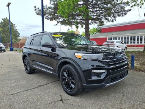Certified 2023 Ford Explorer XLT w/ Equipment Group 202A AWD/4WD image 3