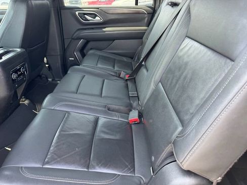 Used 2022 Chevrolet Suburban LT image 12