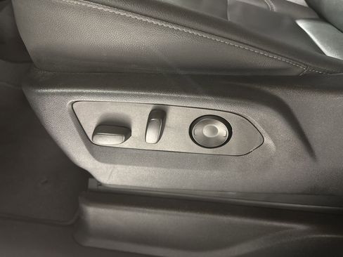 Used 2022 Chevrolet Tahoe Z71 w/ Off-Road Capability Package image 18