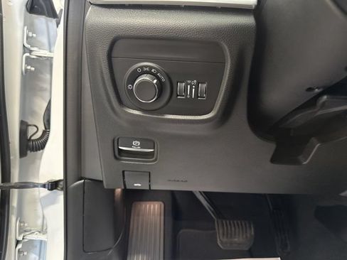 Used 2023 Jeep Grand Cherokee Altitude AWD/4WD image 28