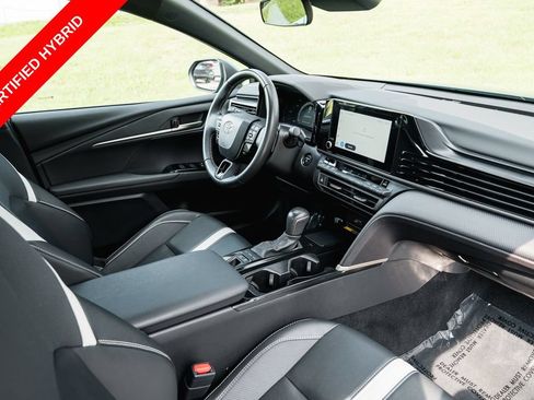 Used 2025 Toyota Camry SE FWD image 10