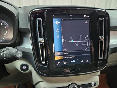 Used 2022 Volvo XC40 T5 Momentum image 20