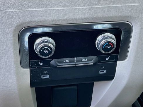 Used 2024 GMC Yukon XL Denali AWD/4WD image 28