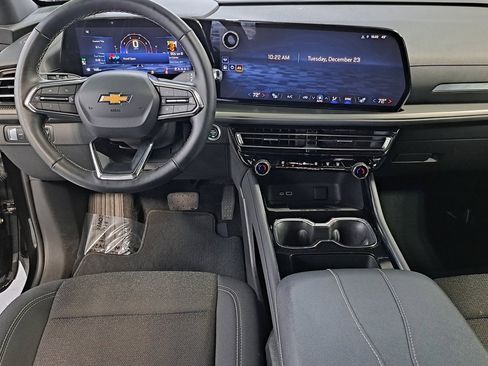 Used 2025 Chevrolet Traverse LT image 28