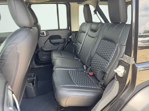 Used 2025 Jeep Wrangler Unlimited Sport AWD/4WD image 13
