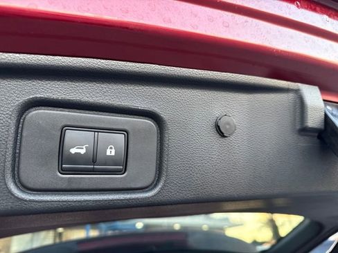 Used 2025 Nissan Pathfinder SV image 31