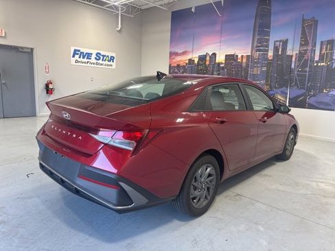Used 2024 Hyundai Elantra SEL image 5
