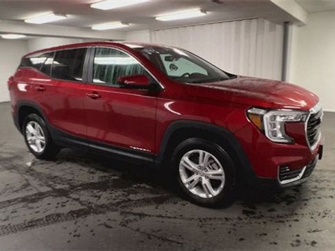 Used 2024 GMC Terrain SLE image 2