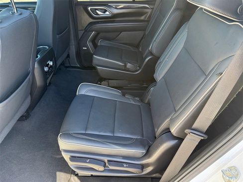Used 2022 GMC Yukon SLT w/ SLT Premium Package image 11
